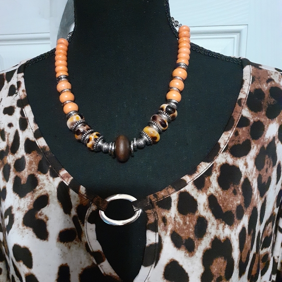 Dress and necklace set - Picture 3 of 6